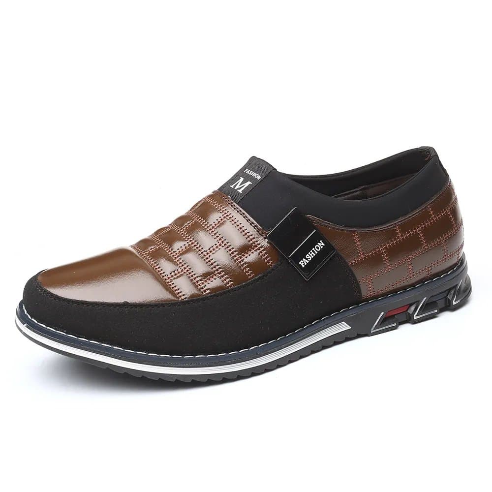 Semelle en caoutchouc des chaussures à lacets