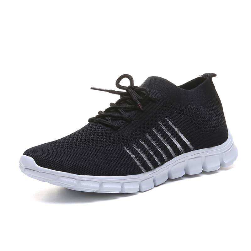 Intérieur en mesh et fermeture lacée des chaussures